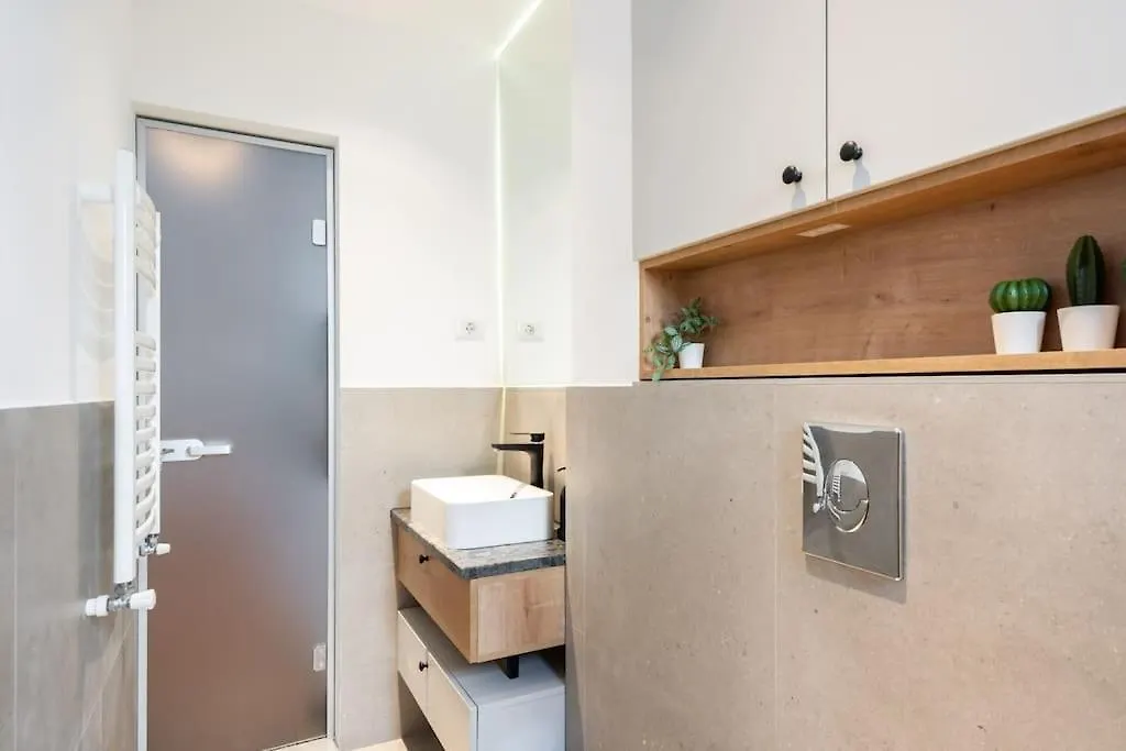 Stunning Views 2Br Midtown Flat - Charming Balcony Apartamento Bucareste