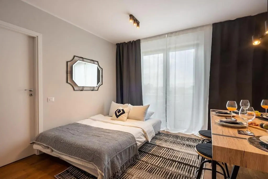 Stunning Views 2Br Midtown Flat - Charming Balcony Apartamento Bucareste