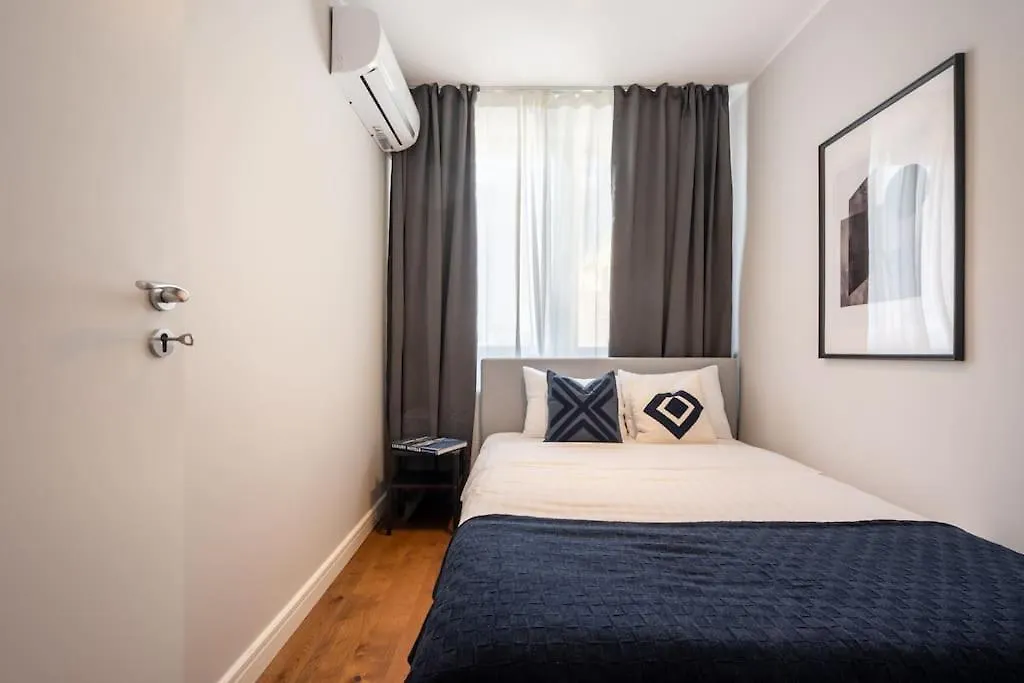 ブカレストStunning Views 2Br Midtown Flat - Charming Balconyアパートメント 0*, ブカレスト ルーマニア