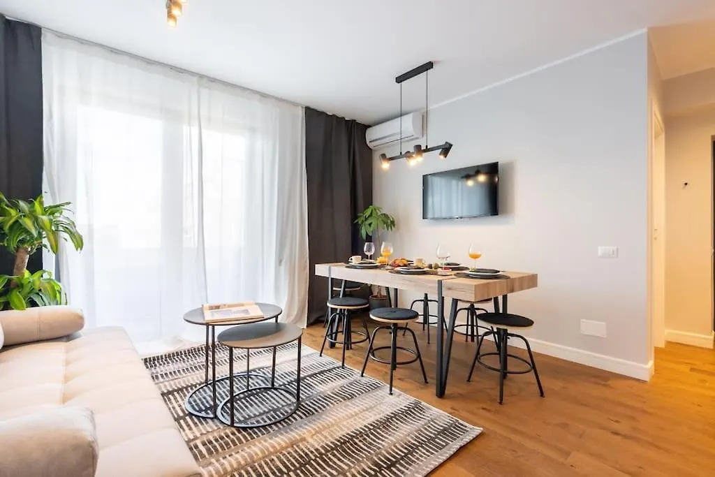 ブカレストStunning Views 2Br Midtown Flat - Charming Balconyアパートメント ルーマニア