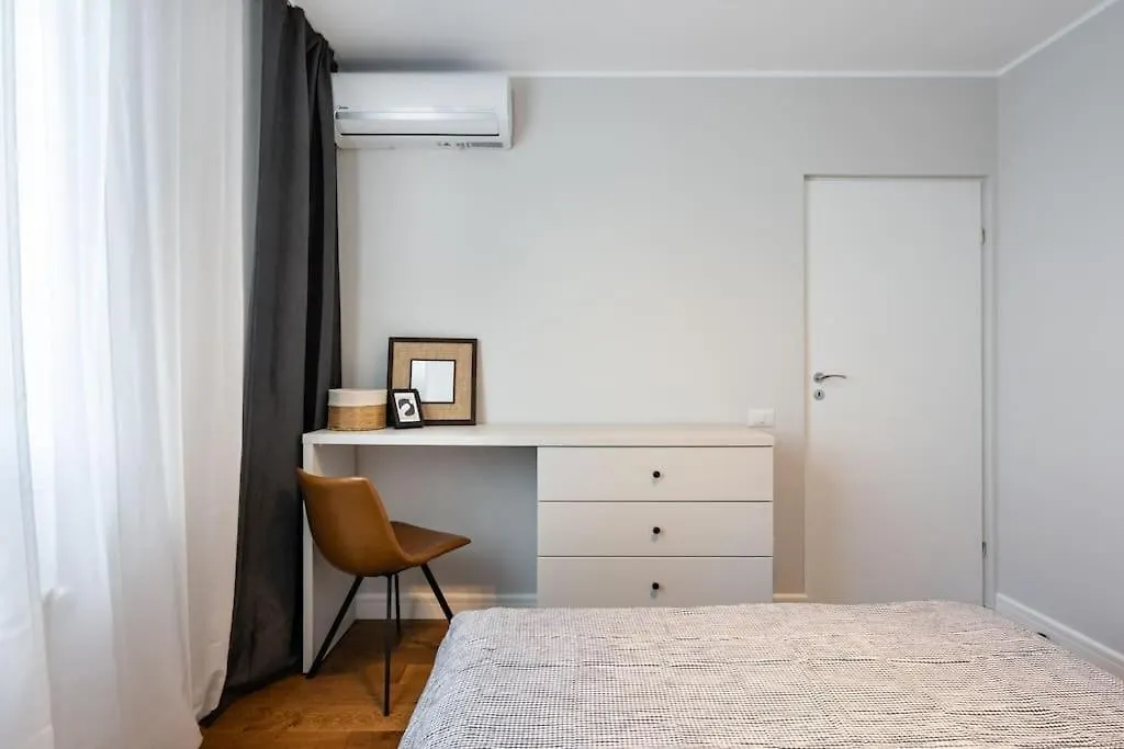 ブカレストStunning Views 2Br Midtown Flat - Charming Balconyアパートメント ブカレスト