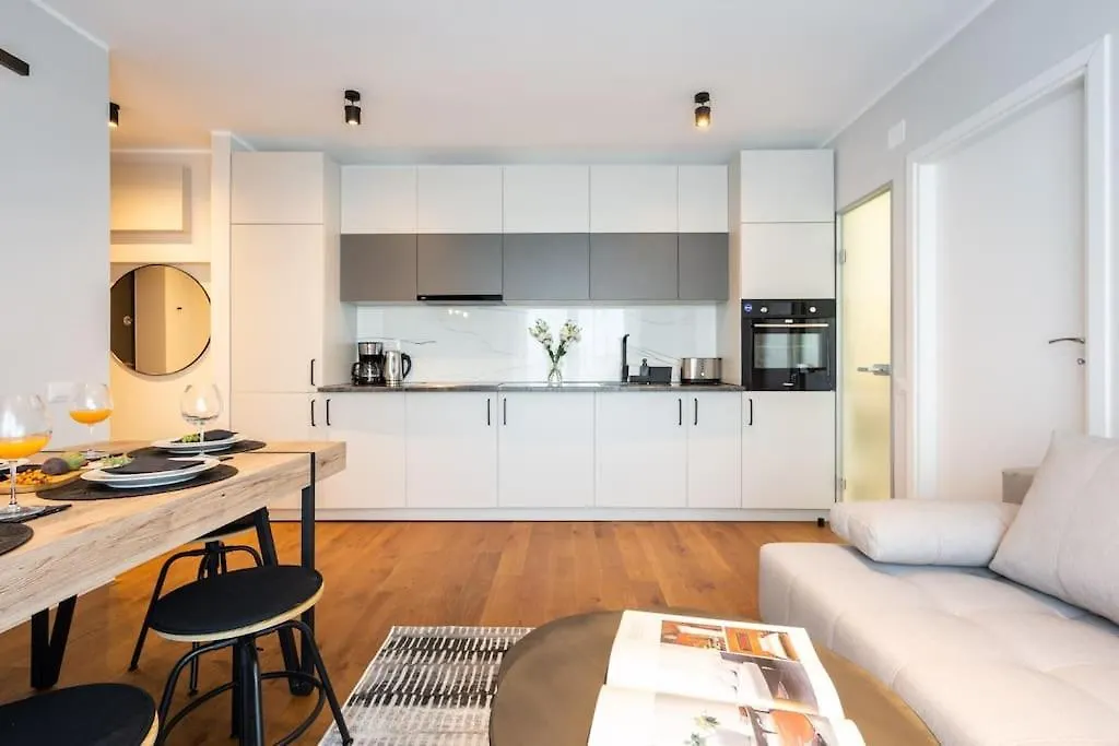 ブカレストStunning Views 2Br Midtown Flat - Charming Balconyアパートメント 0*, ブカレスト