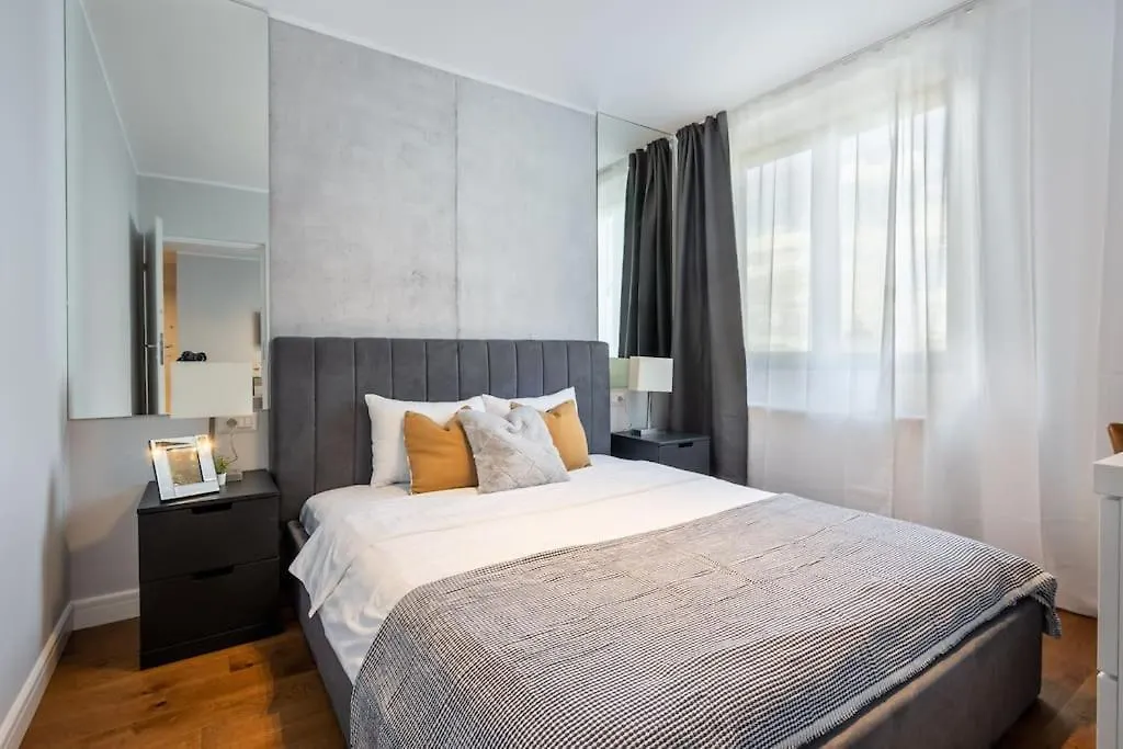 Appartement Stunning Views 2Br Midtown Flat - Charming Balcony à Bucarest