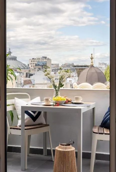 Appartement Stunning Views 2Br Midtown Flat - Charming Balcony à Bucarest
