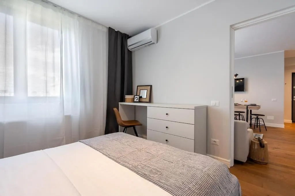 Appartement Stunning Views 2Br Midtown Flat - Charming Balcony à Bucarest