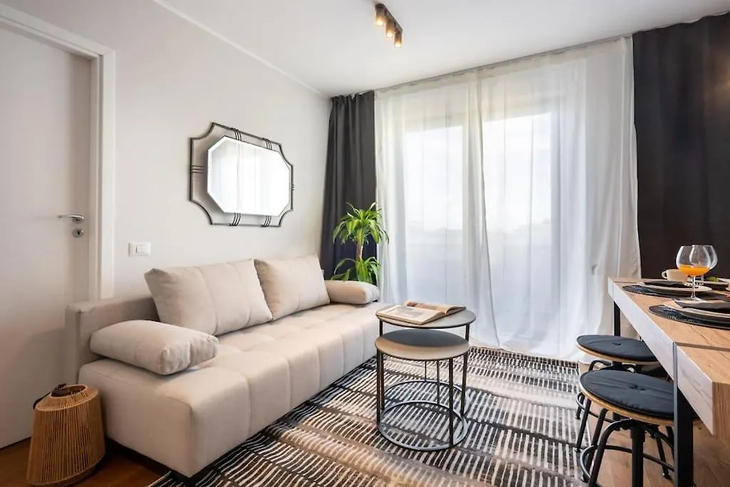 Appartement Stunning Views 2Br Midtown Flat - Charming Balcony à Bucarest
